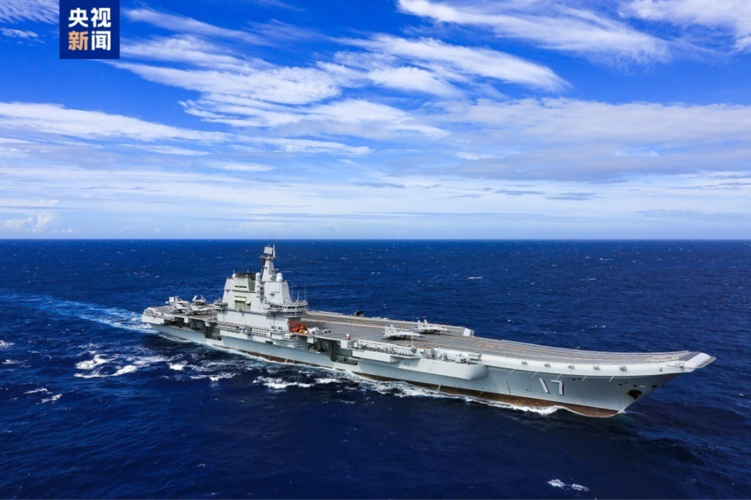 山东舰航母编队抵达香港海域（9）