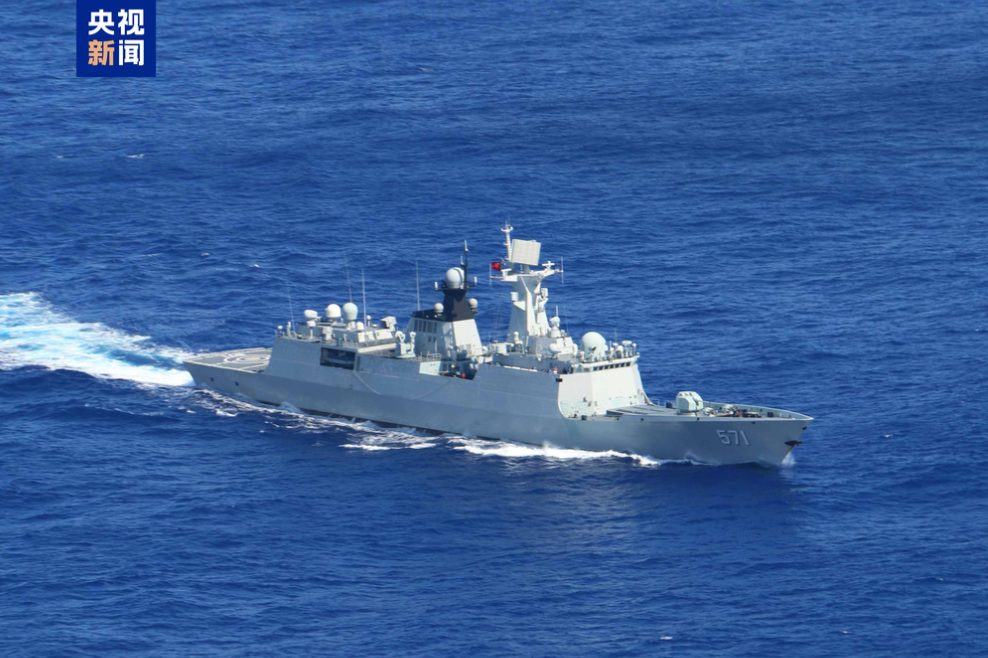 山东舰航母编队抵达香港海域（15）
