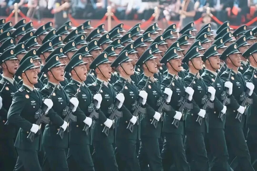 现代步兵的主要装备、战术原则及作战作用是什么？